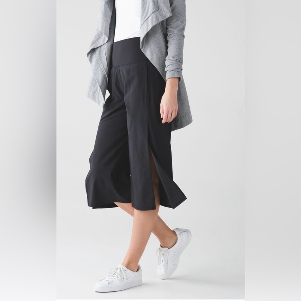 Lululemon Athletica Black slit leg cropped pant